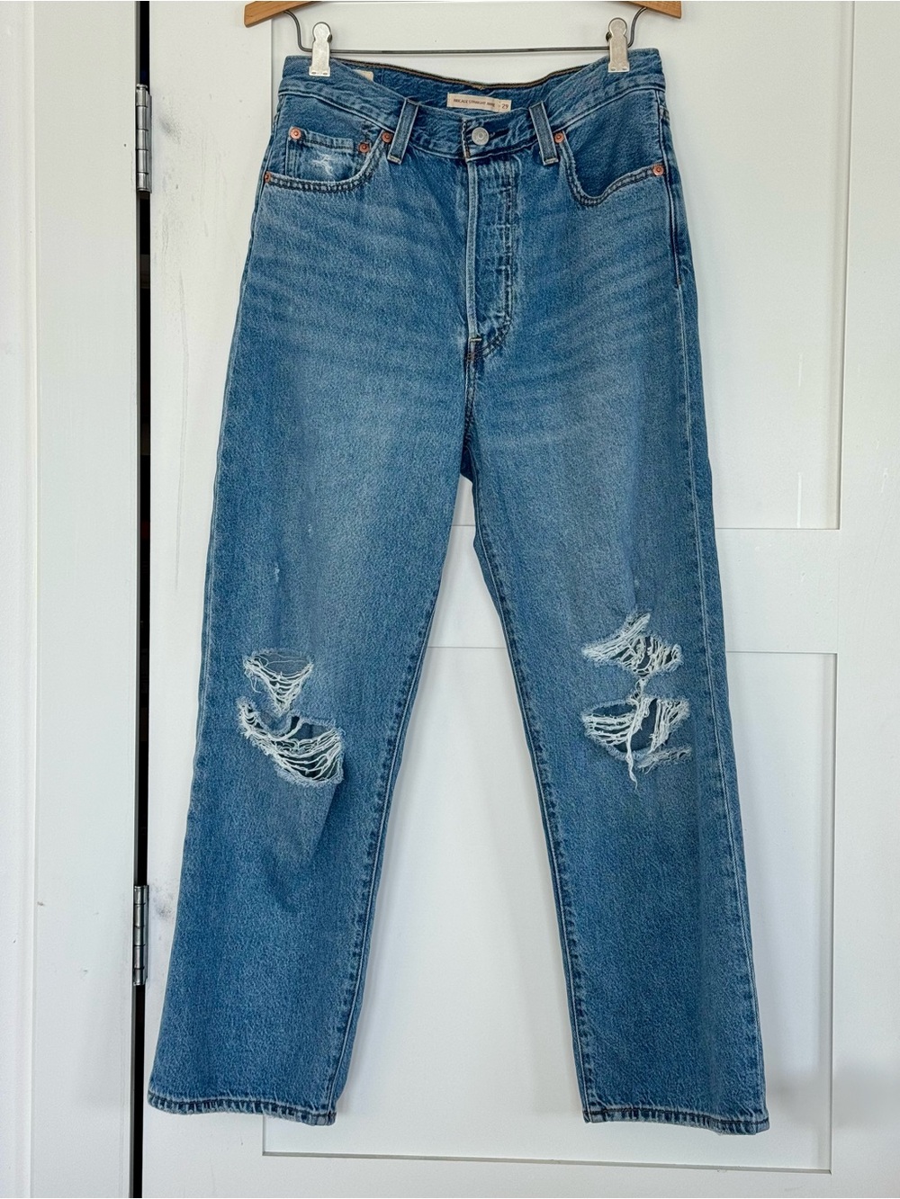 Levi's Women's Distressed Straight Ankle Jean Size 29 Waist, 27 Length